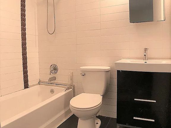 4th image of 194 Suydam St #2