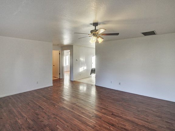 4th image of 108 E Galena St