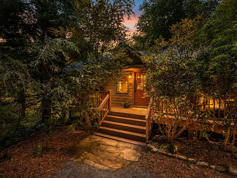 361 Wyanoak Rd — Photo 1