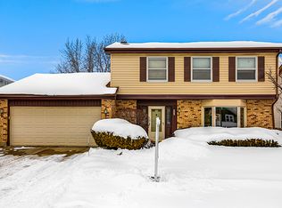 420 Lamont Ter, Buffalo Grove, IL