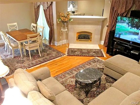Overview of spacious Living & Dining Area