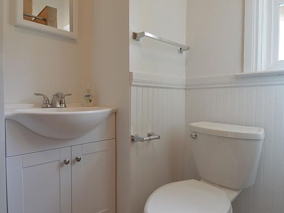 3rd image of 1011 E Cedar Ave