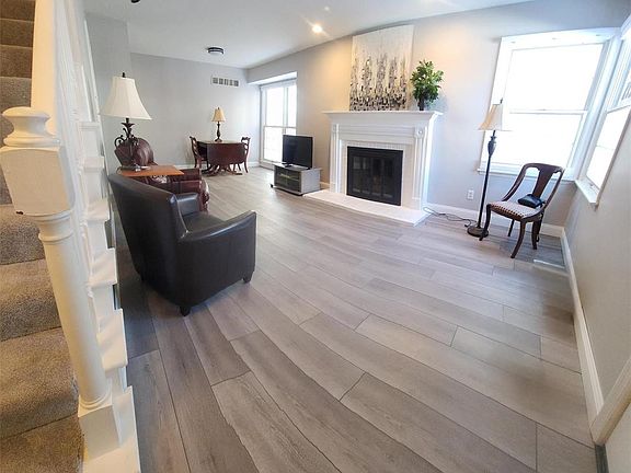 3rd image of 1007 Brooksgate Manor Dr