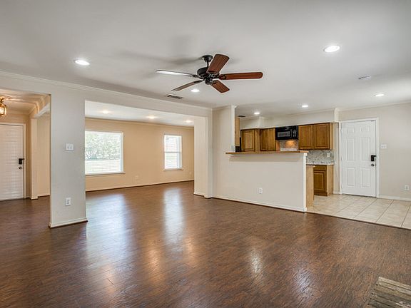 4th image of 604 N Young Blvd
