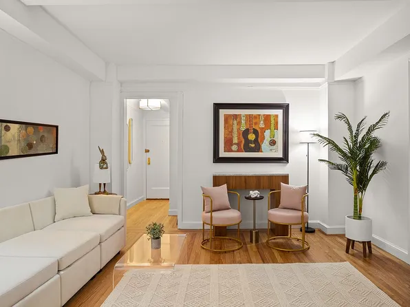 321 E 43rd St APT 314, Manhattan, NY 10017