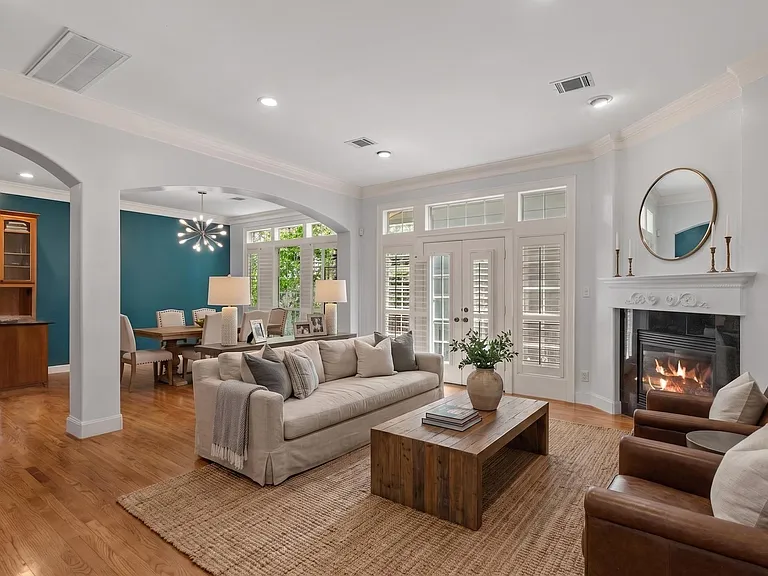 1007 Crocker St — Photo 2