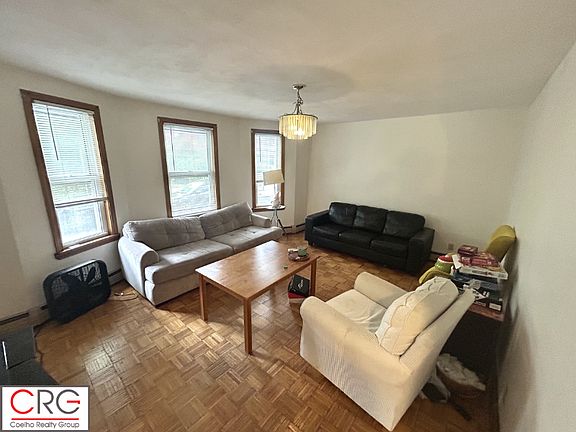 2nd image of 89 Lincoln St Floor 1