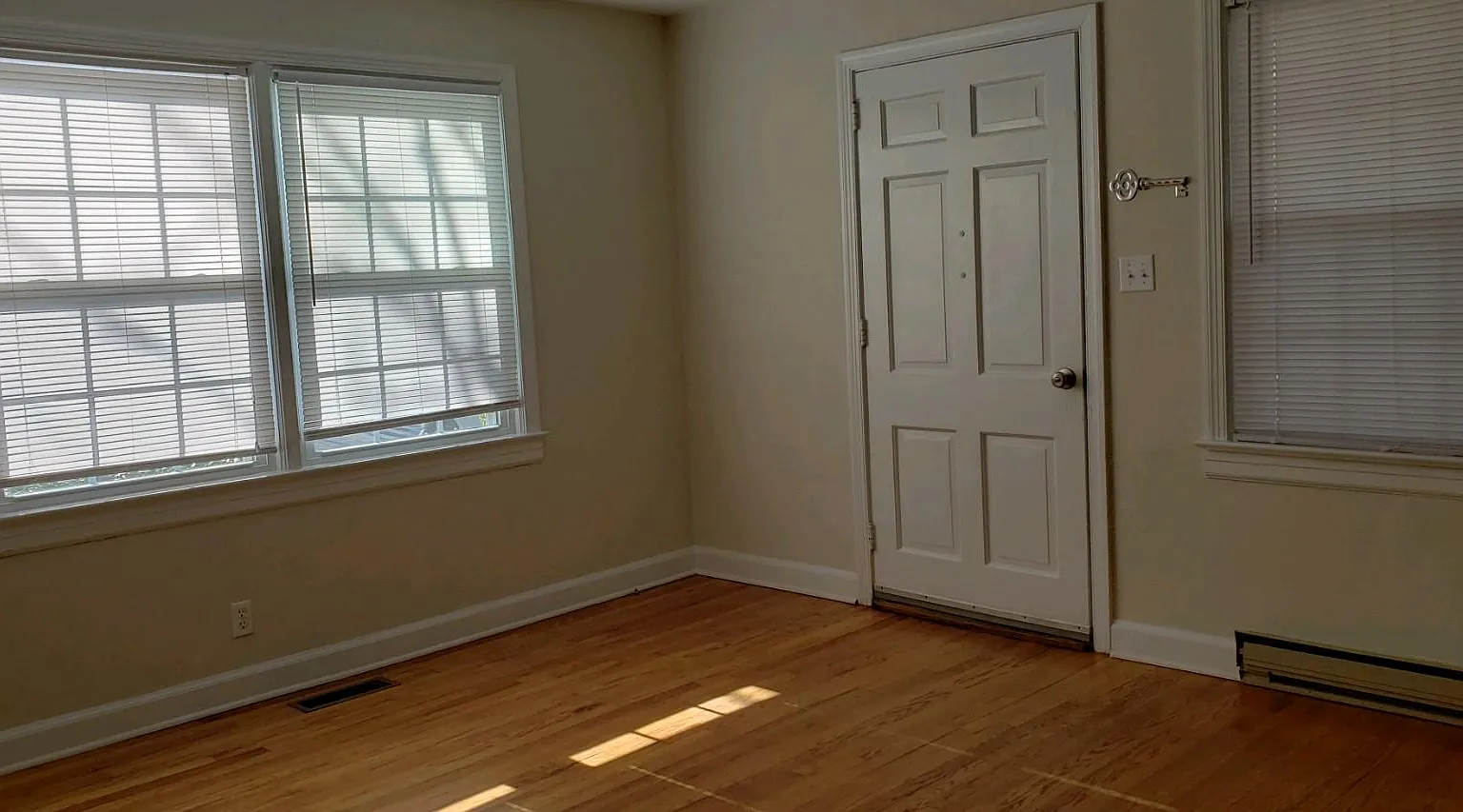 3 bed, 936 sqft, $1,525 — Photo 4