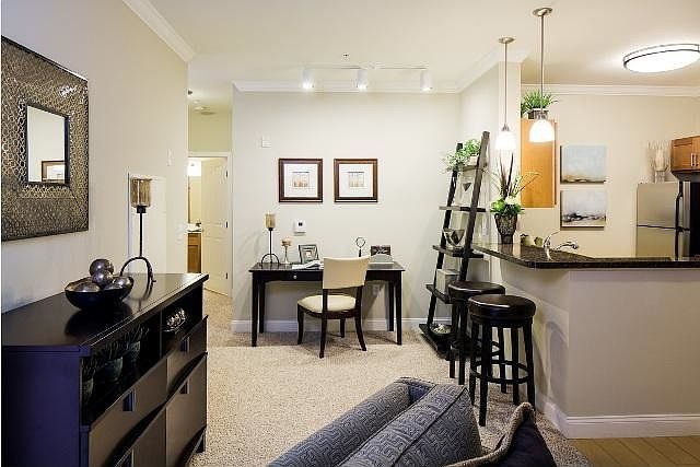1st image of 75 Parkview St APT 302