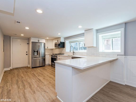 5th image of 5637 N Talman Ave #G