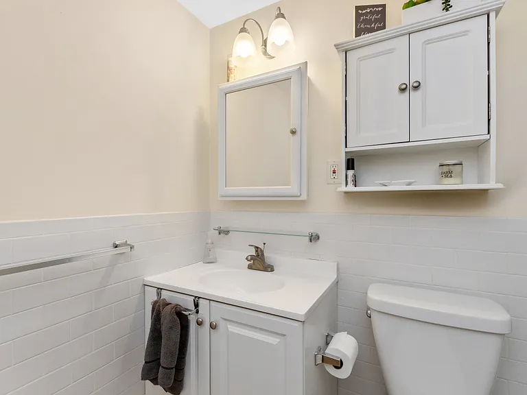 50 Main St #21 — Photo 5