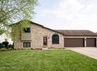 261 Partridge Run Dr, Braidwood, IL 60408