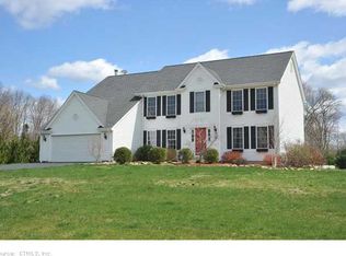 30 Harvest Gln, East Lyme, CT 06333
