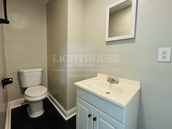 4th image of 2528 Woodbine Ave