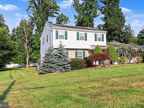3rd image of 811 Wright Dr