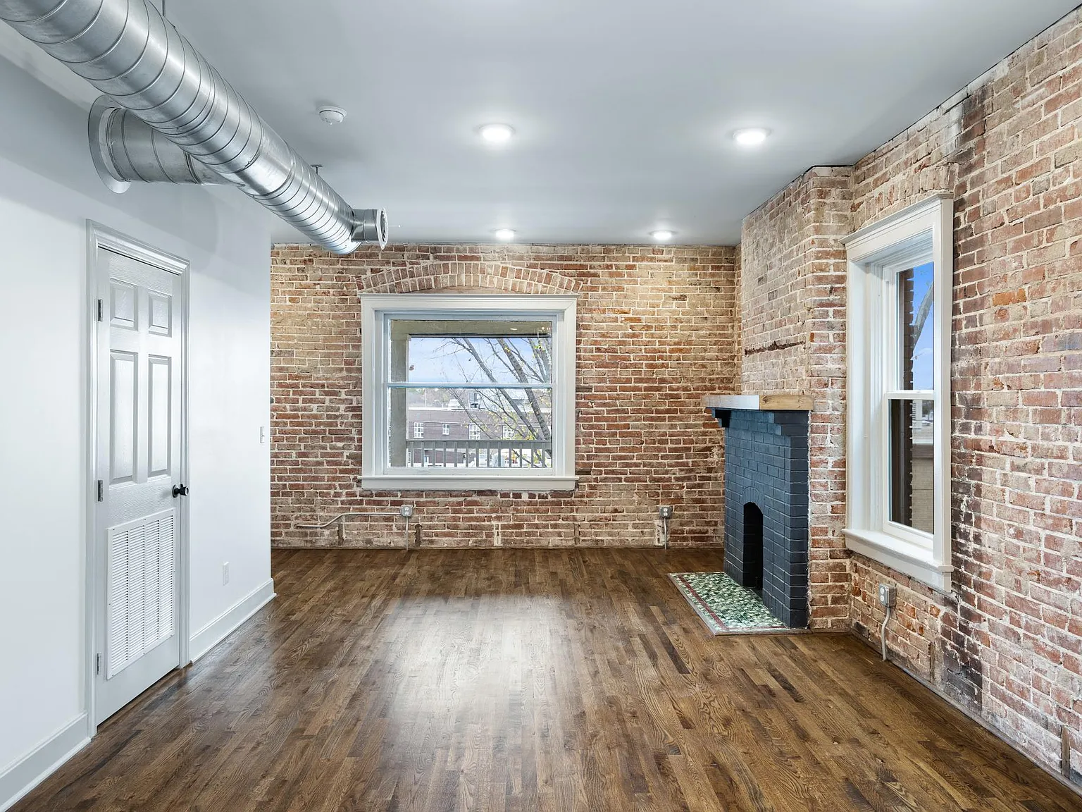 2 bed, 1000 sqft, $1,500 — Photo 2