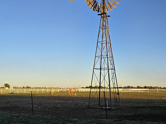 3rd image of 909 State Road 77 Rd