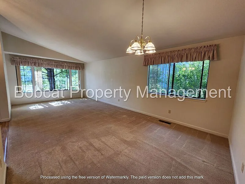 4 bed, 2.0 bath, 1848 sqft, $2,870 — Photo 4