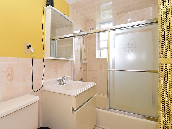 4th image of 30 Shipherd Ave APT 8B