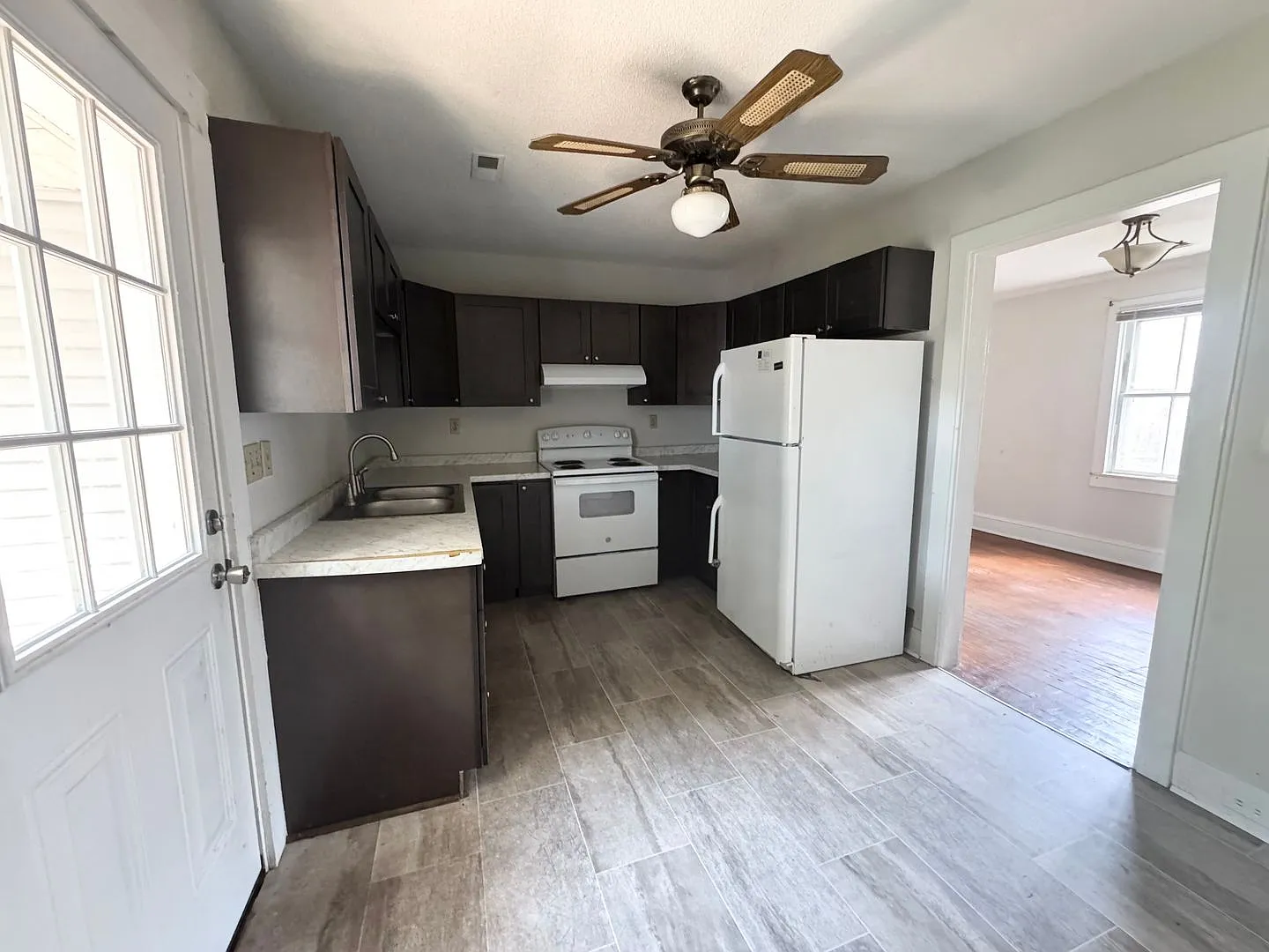 904 Raleigh Street — Photo 2