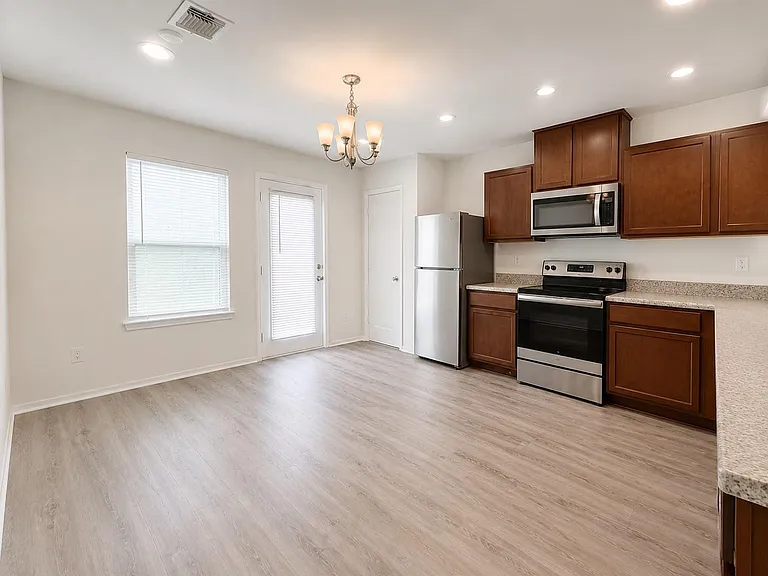 13800 Benjamin Harrison St — Photo 4