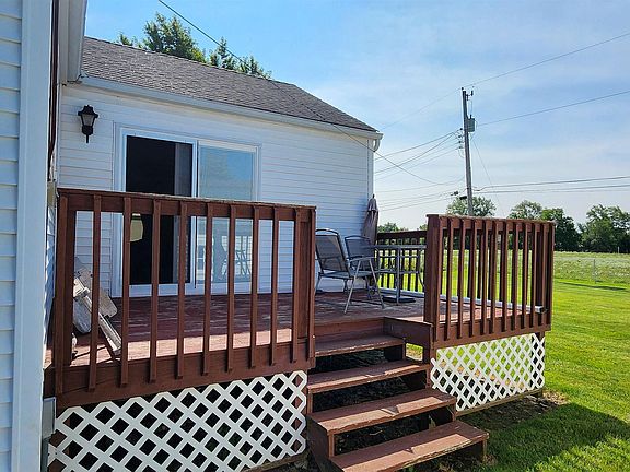 5th image of 555 Elmwood Dr