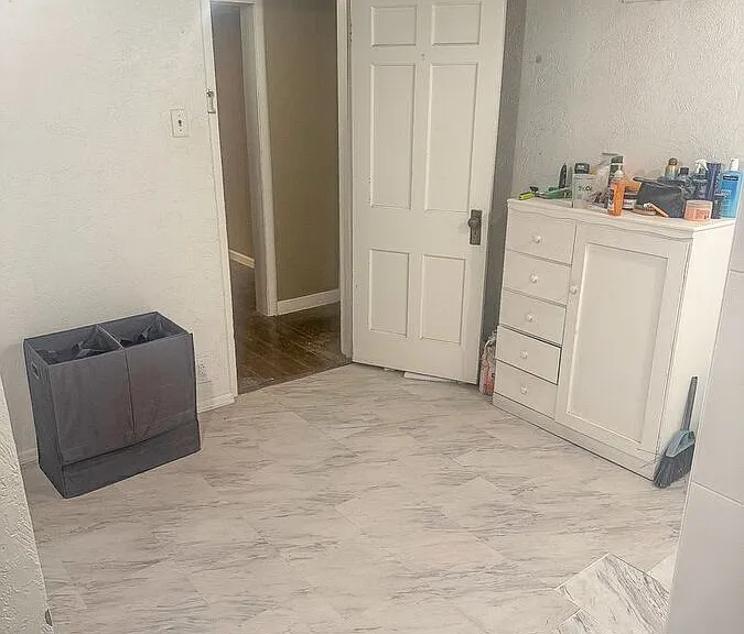 1096 S Vine St — Photo 22