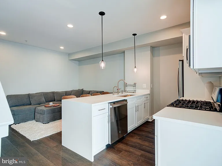 1118 E Dunton St — Photo 5