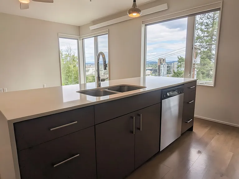 Viewpoint Terrace Apartments — Photo 25