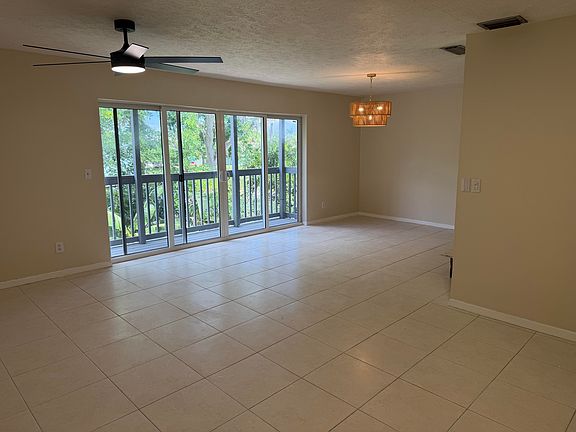 4th image of 1180 Carlton Ct #207B