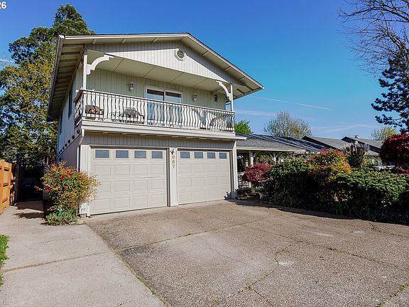 3rd image of 967 Rainbow Dr