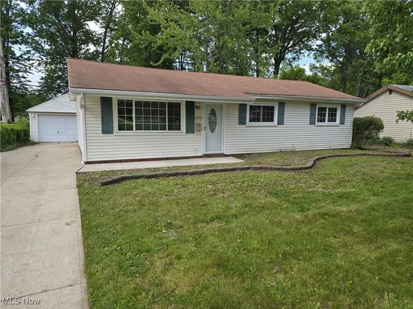 24706 Fawn Dr, North Olmsted, OH 44070