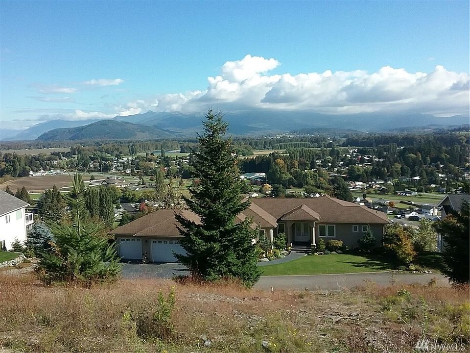 1st image of 890 Burlington Heights Dr