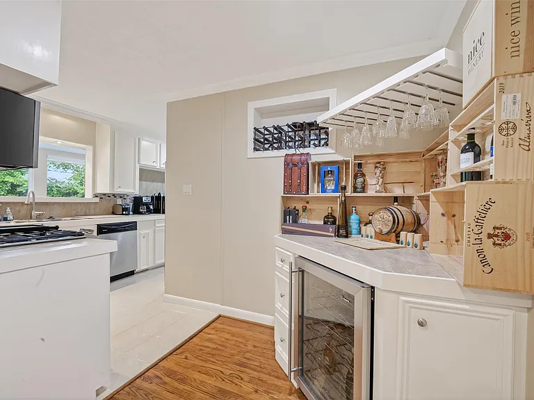 11230 Huggins Dr — Photo 15
