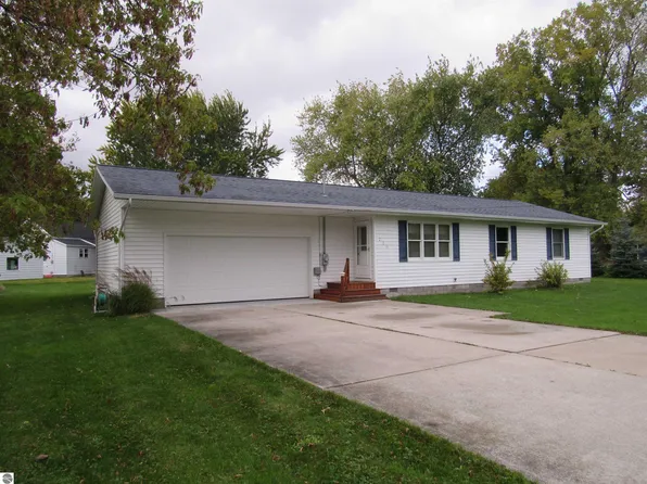 206 9th Ave, Tawas City, MI 48763