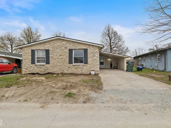 49 Fountain Lake Dr, Greenfield, IN 46140