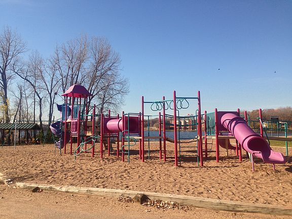 Walk to Tanners Lake & Park!