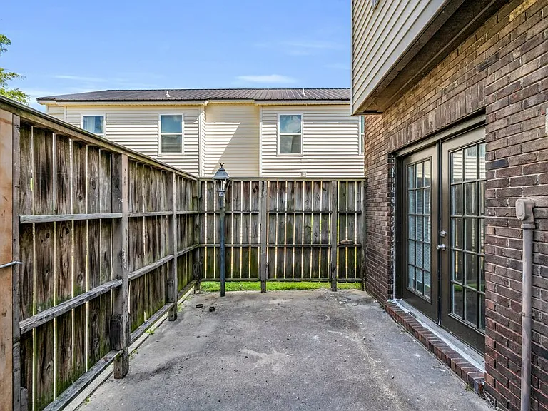 400 Forrest Blvd #9 — Photo 7