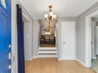 21 Cornfield Ln, Commack, NY 11725