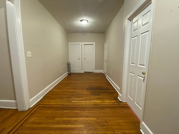 4th image of 148 1/2 S Munn Ave #304