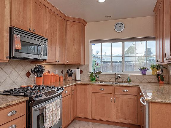 3rd image of 360 Hyde Dr