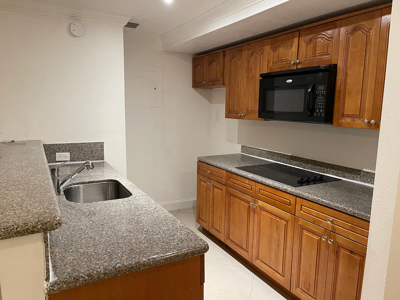 6141 SW 37th St — Photo 2
