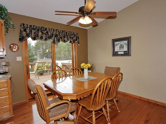 Family Dining Area5