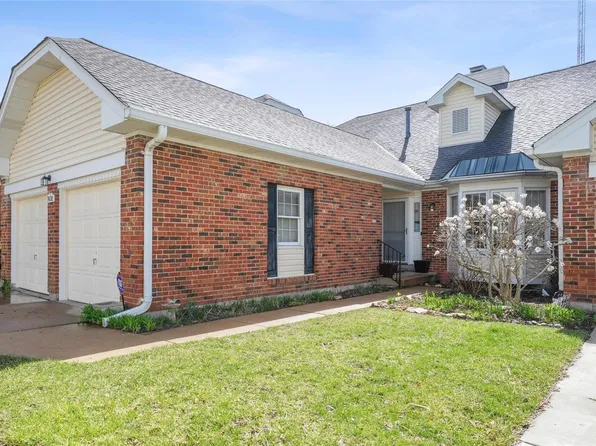 7408 Williamsburg Colonial Ln, Saint Louis, MO 63119