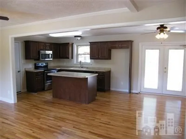 305 Long Leaf Acres Dr, Wilmington, NC 28405