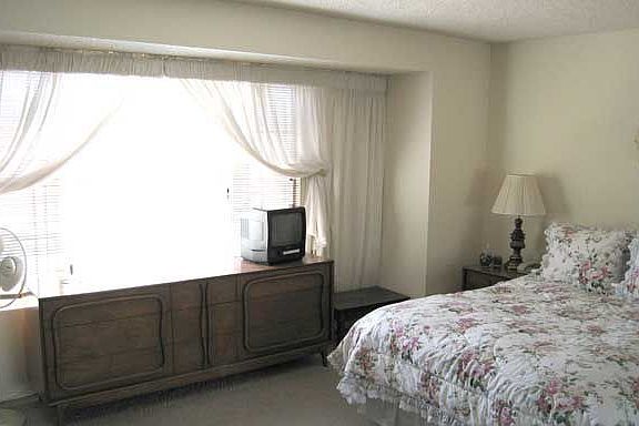5th image of 8028 Mission Vista Dr