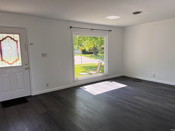 2nd image of 2901 N Richmond Dr