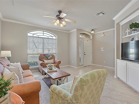 3rd image of 249 Navarro Dr