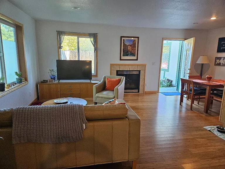 524 Spruce St — Photo 3