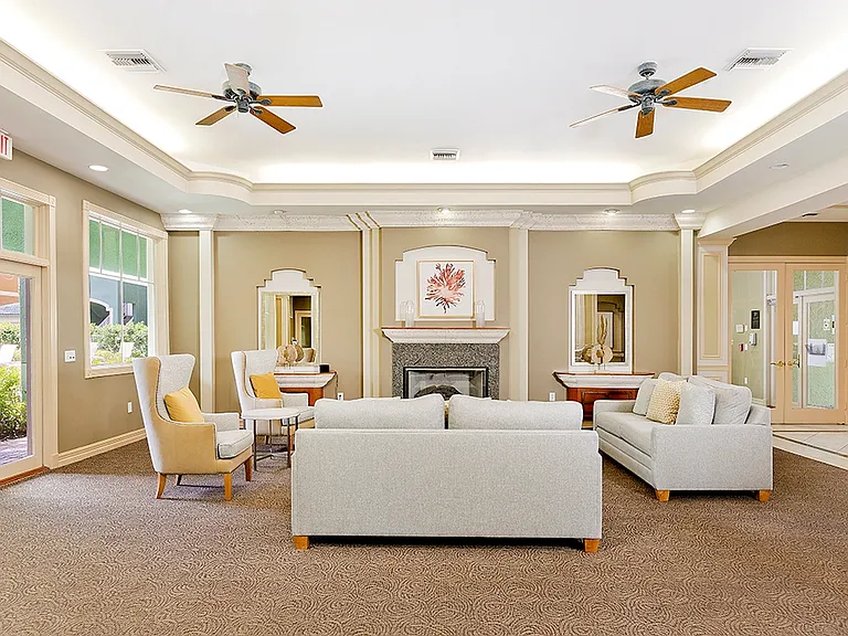 Sanctuary Cove Apartments — Photo 33